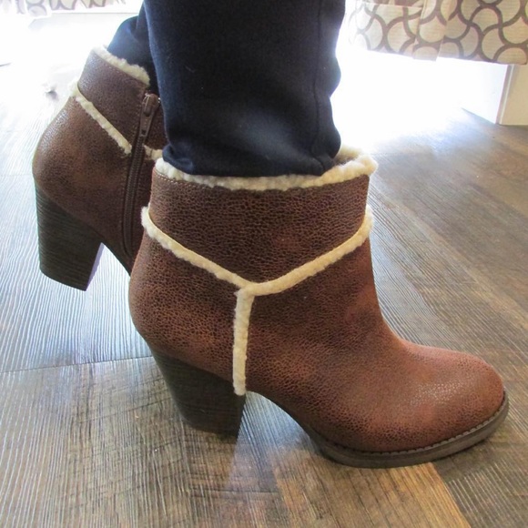 Texas Brown Faux Shearling Lined Ankle Booties - Picture 4 of 5